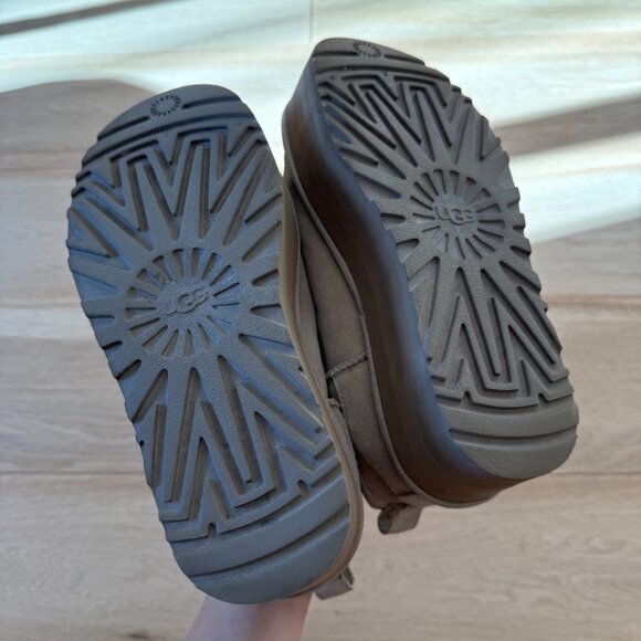 UGG CLASSIC ULTRA MINI PLATFORM | Women Size US6 - Picture 3 of 6